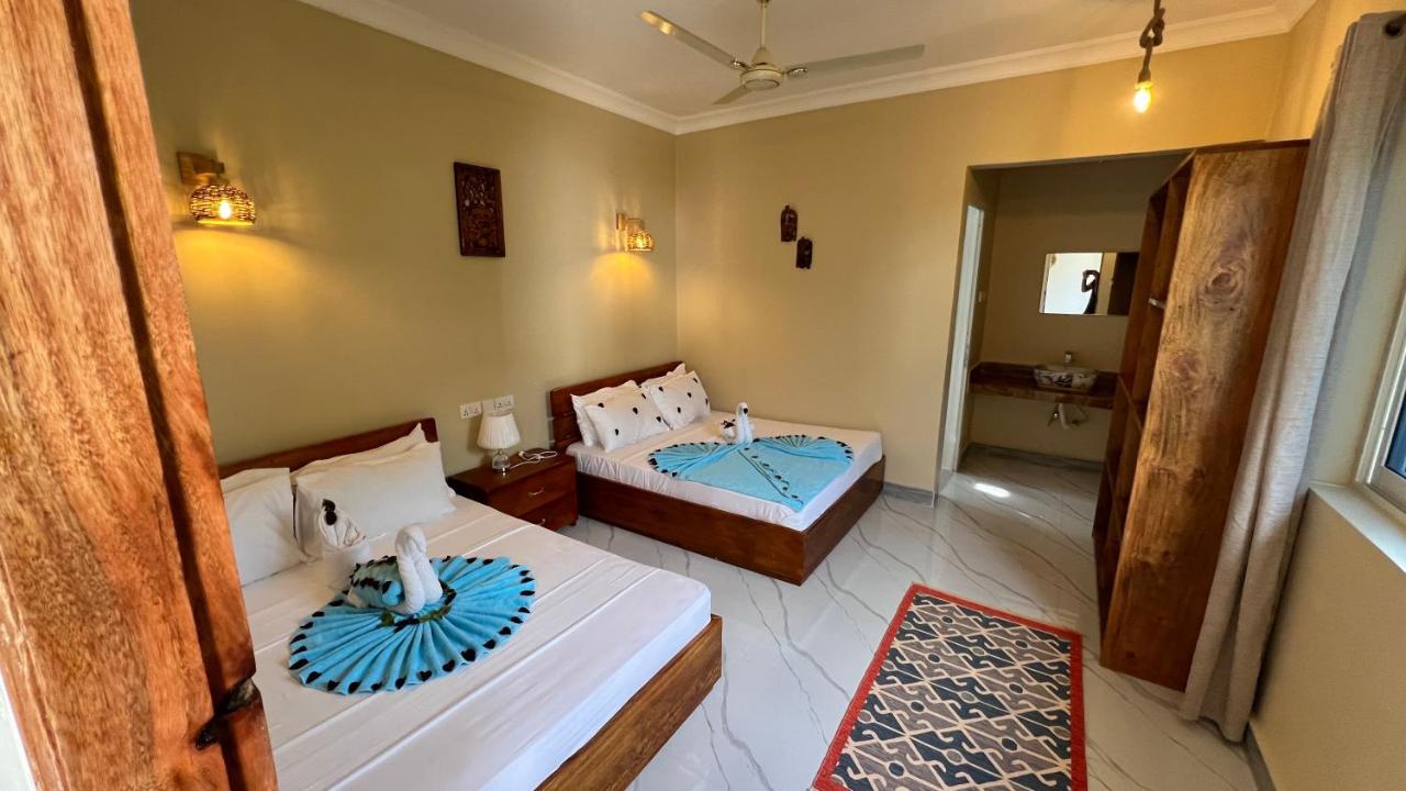 Twin beds with folded towels at their feet
